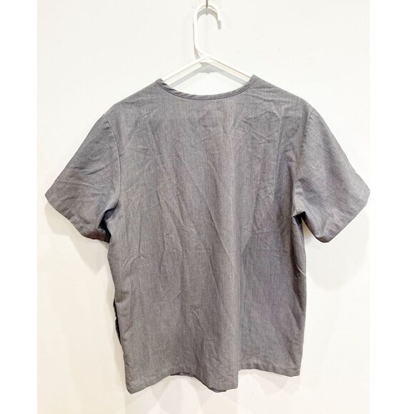 Figs chisec three pocket scrub top graphite gray - Picture 3 of 5